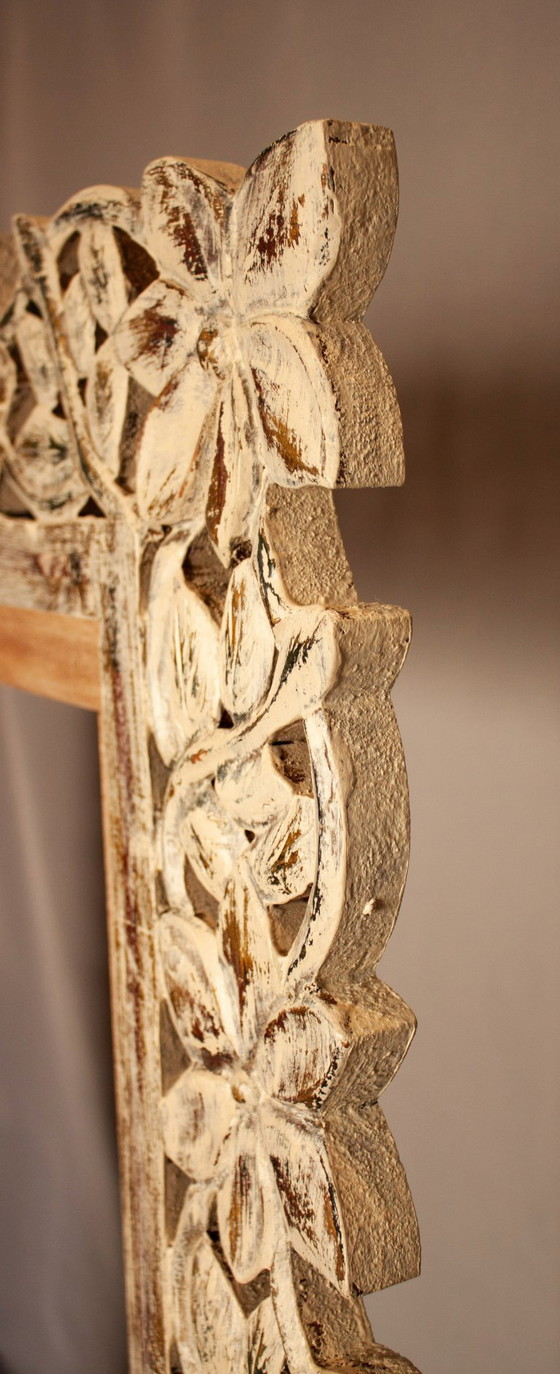 Image 1 of Solid wood frame, carved and crafted with floral motifs, for photographs, mirrors, pictures, etc. New.