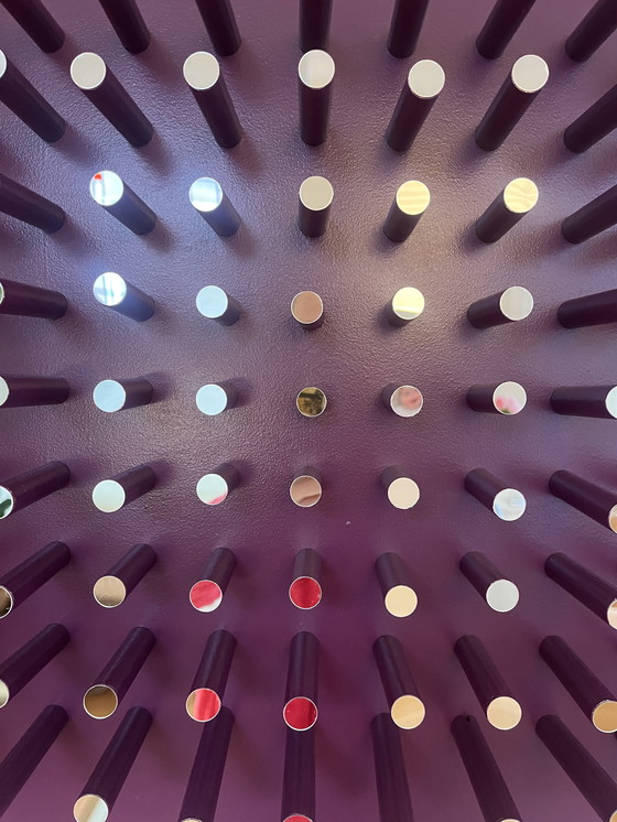 Image 1 of Kunstwerk des Weltraumzeitalters in der Stadt