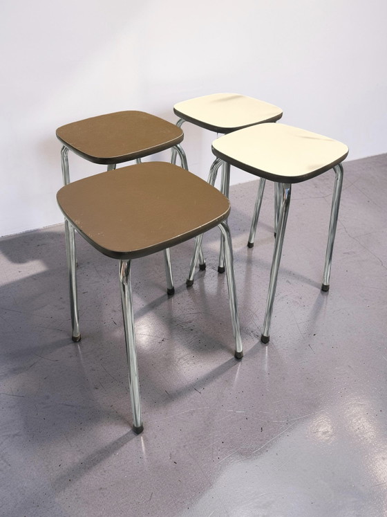 Set van 4 vintage Formica stapelkrukjes – Chroom & tweekleurig, 60s/70s – Metal, Plastic (photo 3 of 8)