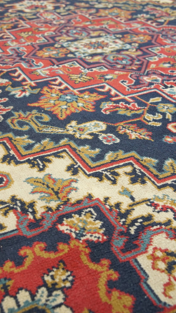 Image 1 of Vintage Vloerkleed Met Rood En Donkerblauwe Kleuren 236x170cm