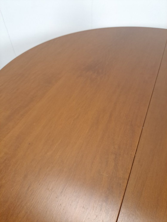 Image 1 of Round extendable dining table Thonet