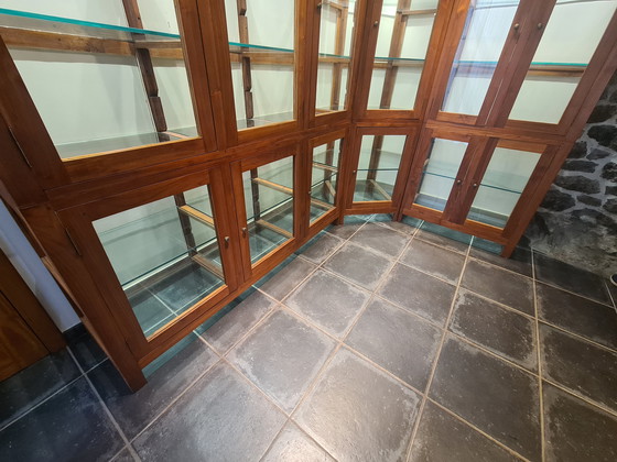 Image 1 of Vetrina angolare in TEAK/TECK con faretti LED (p = 50cm e h = 210cm)