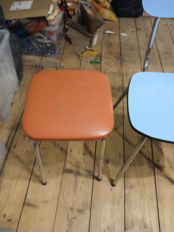 Image 1 of Formica-Möbel, 2 Stühle und 1 Hocker, Primärfarben