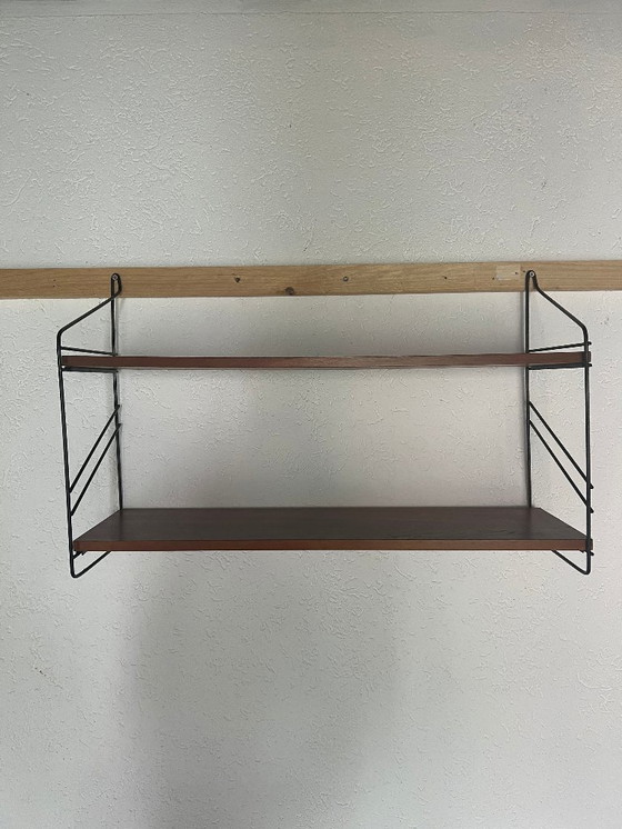 Image 1 of Kleines Mid Century String-Regal mit zwei Regalböden. Original 1960er Jahre String / Leiter - Regal im Stil von WHB, Nissen und 