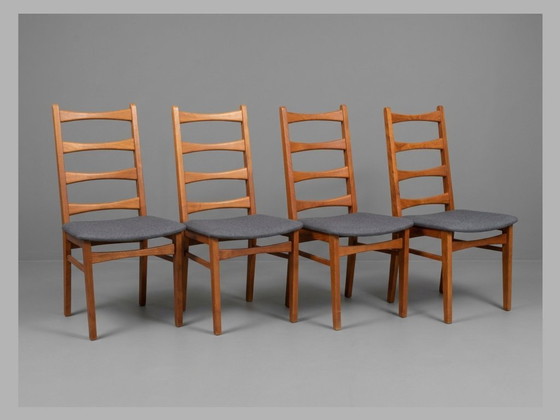 Image 1 of Set van 4 Scandinavische eetkamerstoelen, opnieuw bekleed.
