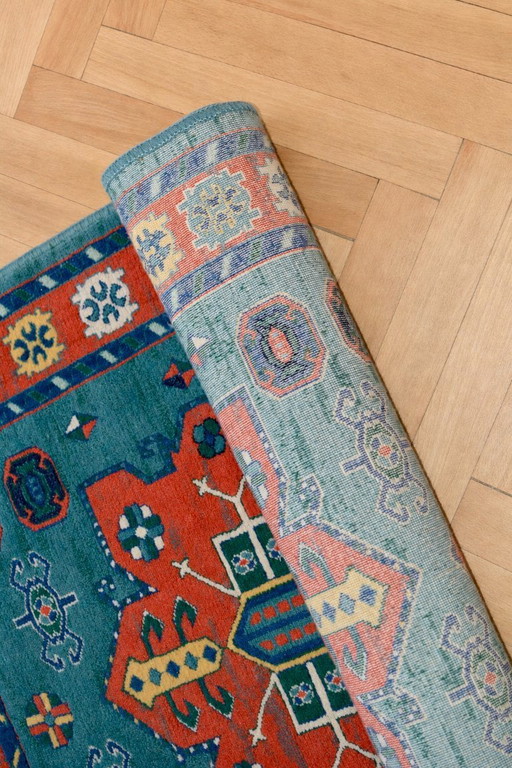 Vintage-Läufer aus Wolle, Flurteppich im Kasak-Stil, blau-rotes geometrisches Muster (70 x 350 cm)