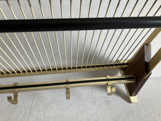 Image 1 of Porte-manteau mural vintage en laiton et bois Mid Century modern