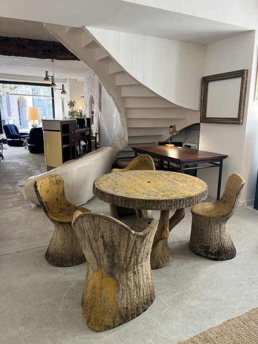 Garden furniture made of concrete with a wood-like finish