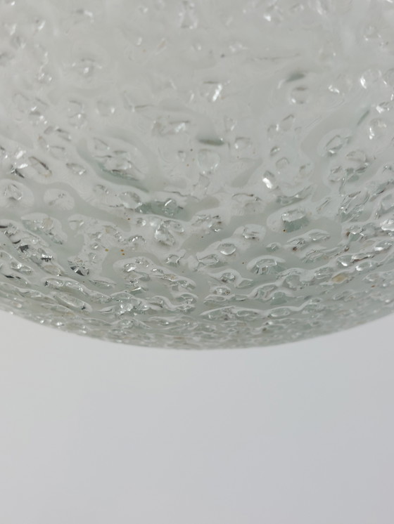 Image 1 of Lampada a sospensione vintage in vetro ghiacciato di metà secolo Doria in ottone