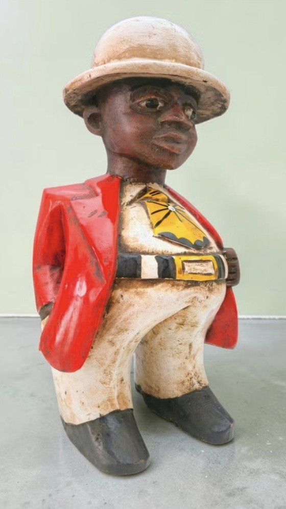Image 1 of Afrikaner mit dickem Bauch und tropischem Helm
