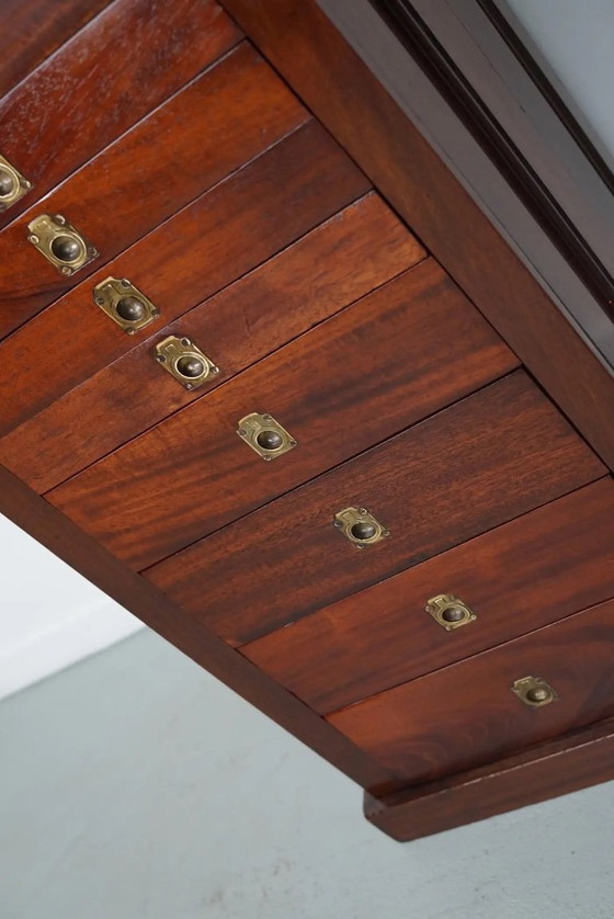 Image 1 of Vitrina antigua inglesa de caoba, siglo XIX