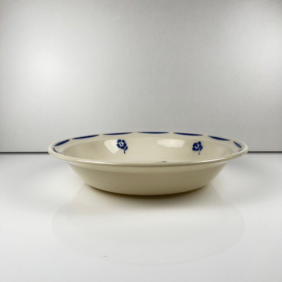 Image 1 of Ciotola bassa per insalata, in semiporcellana di Badonviller, con decorazione floreale blu, inizio XX secolo.