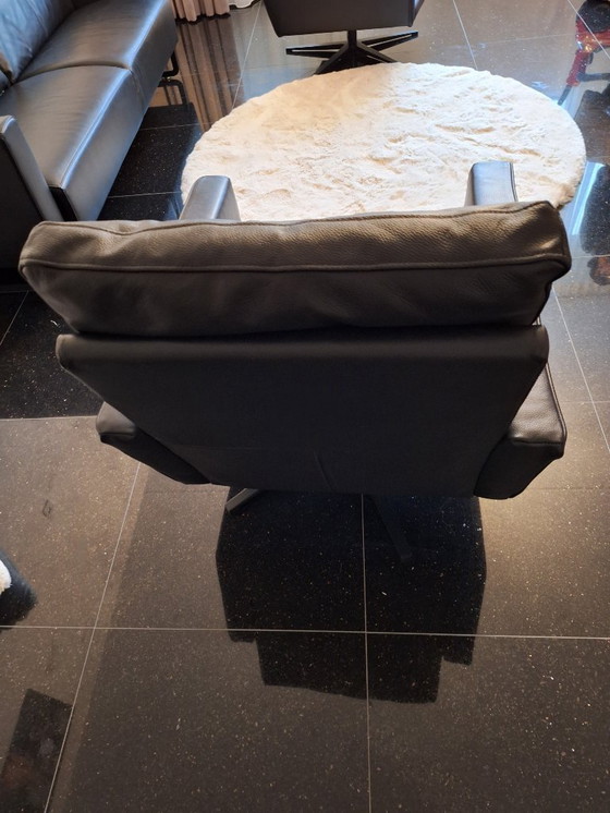 Image 1 of Sofá y sillas de cuero