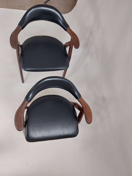 Image 1 of 2 x cowhorn skailed Leder Esszimmerstühle von Tijseling 1960s