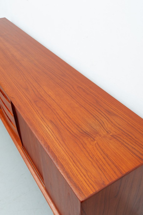 Image 1 of Groot teakhouten dressoir uit Dyrlund, jaren 60