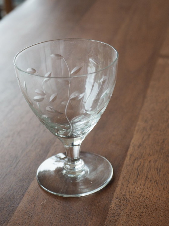 Image 1 of Vetro vintage con decorazioni incise