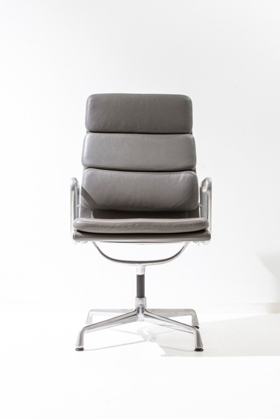 Image 1 of Vitra Eames EA112 Soft Pad