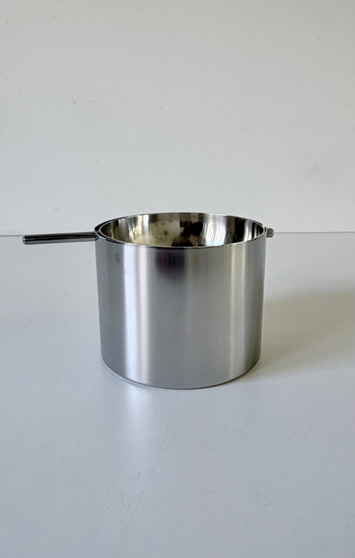 Posacenere Stelton di Arne Jacobsen, Modello Grande. – tafelaccessoires, Metal, rvs (photo 2 of 6)