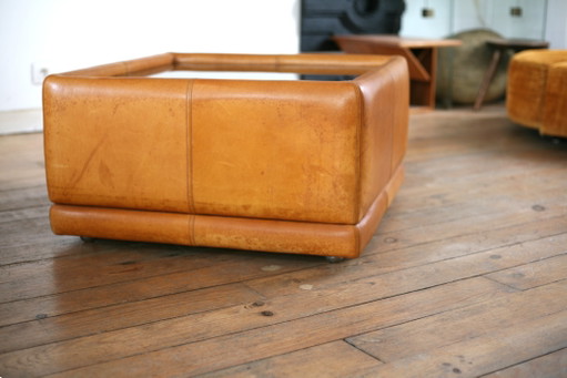 Coffee table in leather and black glass top, 1970s – salontafels (photo 2 of 5)