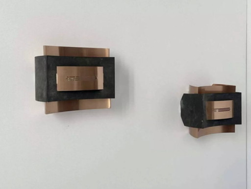 Paar vintage wandlampen, mat zwart metaal en koper, Nederland 1960