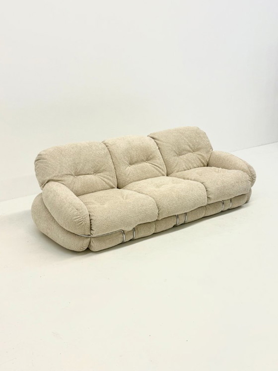 Image 1 of Crème Bouclé Okay 3-Sitzer-Sofa von Adriano Piazzesi