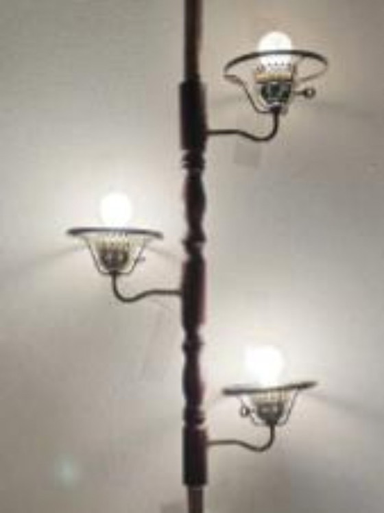 Image 1 of Lampada a palo in ottone/legno con 3 luci bianche e floreali, molto bella