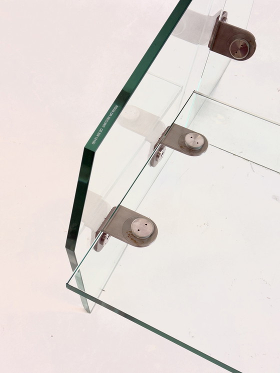 Image 1 of Silla de diseño poco común fabricada íntegramente en vidrio templado