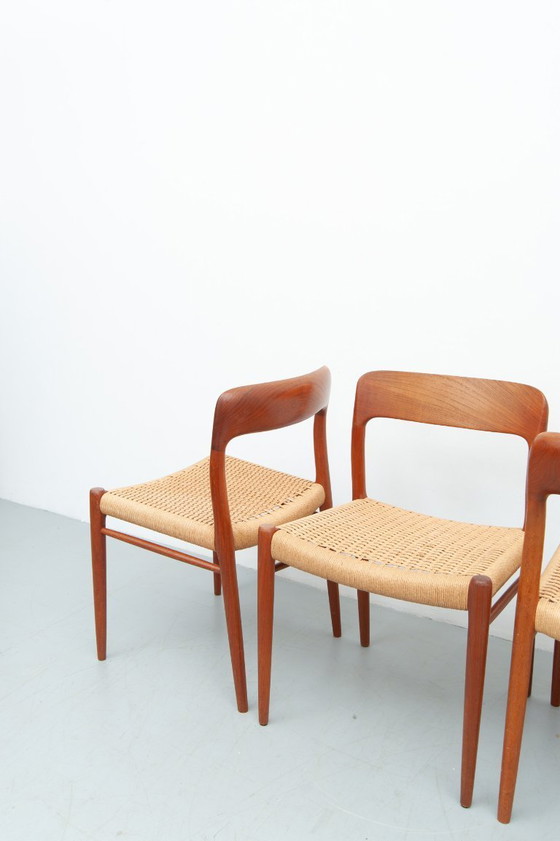 Image 1 of 4x chaises de salle à manger modèle 75 en teck par Niels Otto Møller pour J. L. Møller Möbelfabrik (années 1950)
