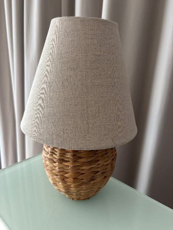 Lampe de table vintage en rotin tressé avec abat-jour en lin – Rattan (photo 6 of 12)