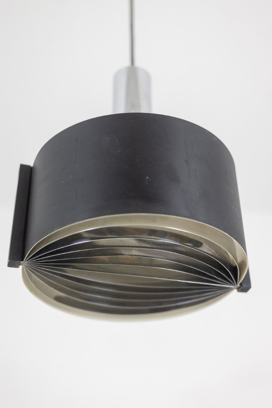 Image 1 of Suspension en métal laqué noir et chromé. Années 1960.
