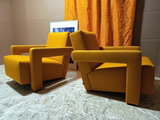 Image 1 of CASSINA Paire de fauteuils Utrecht 637 NEUF 2026 en laine KVARD Moutarde par Gerrit Rietveld