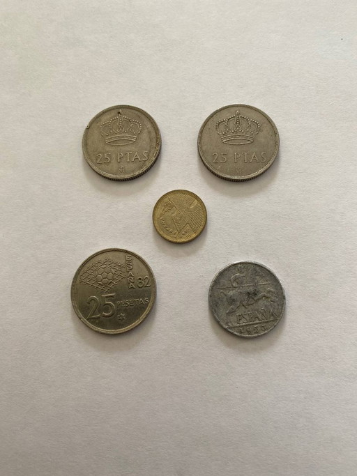 Lot of 5 old Spanish coins – Pesetas and centimos – decoratieve objecten (photo 2 of 2)