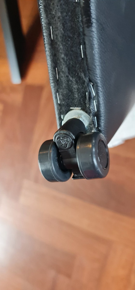 Image 1 of 4 chaises de salle à manger en cuir Framati Design