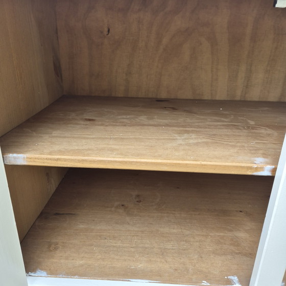Image 1 of Landelijke witte commode kast met 2 lades en opbergruimte