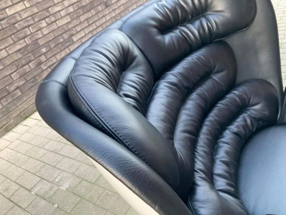 Image 1 of 2x Joe Colombo Elda Stuhl, schwarzes Leder, weißes Fiberglas