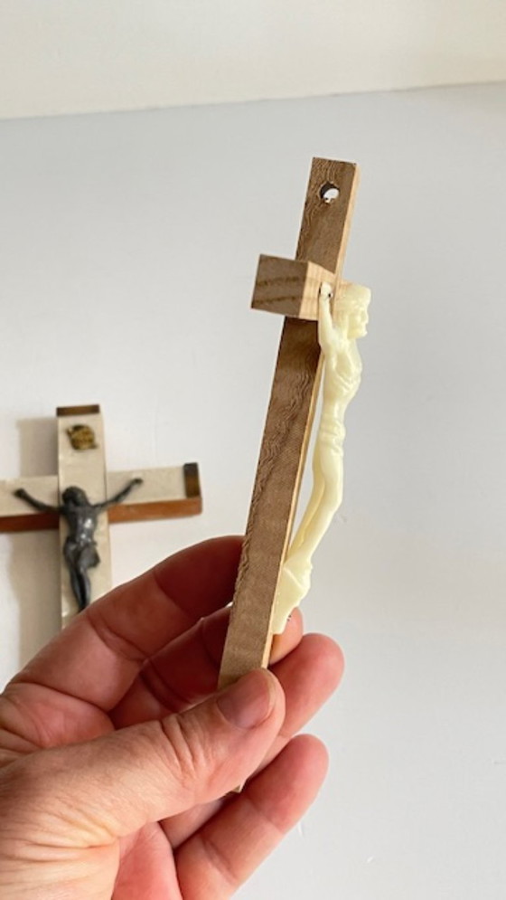 Paire Crucifix Vintage – Décorations murales, Plastic, Metal (photo 14 of 17)