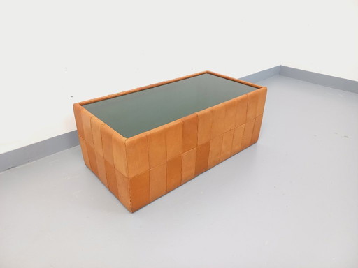 Tavolino da caffè rettangolare vintage svizzero di De Sede in vetro fumé e pelle degli anni '70