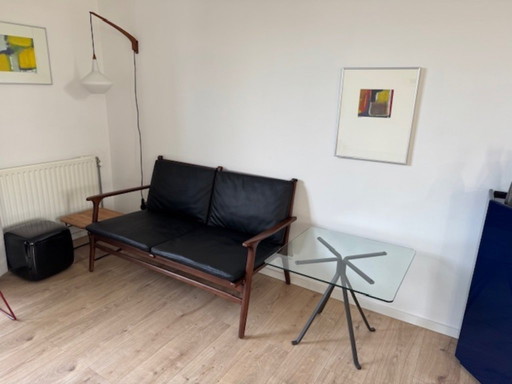 Zweisitzer-Sofa. Marke: Rén Lounge Chair von Stellar Works