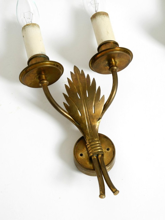 Image 1 of Une paire de rares et belles appliques murales en laiton modernes du milieu du siècle par Vereinigte Werkstätten