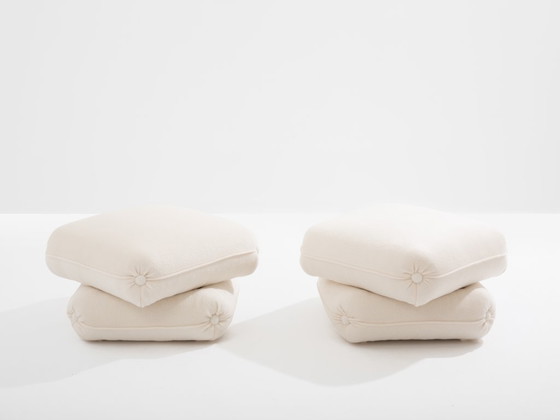 Image 1 of Jacques Charpentier per Maison Jansen coppia di pouf in alpaca bianca anni '70