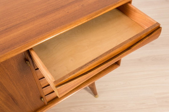 Image 1 of Credenza scandinava in teak, stile Mid-Century Modern, di Sven Andersen, del 1960.