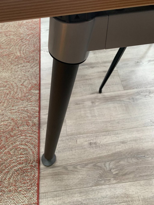 Bureau Herman Miller, en très bon état