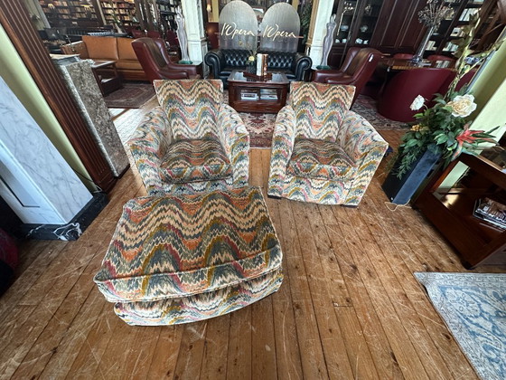 Image 1 of Sillones y otomanas Donghia - Retapizados con un colorido patrón de chevron