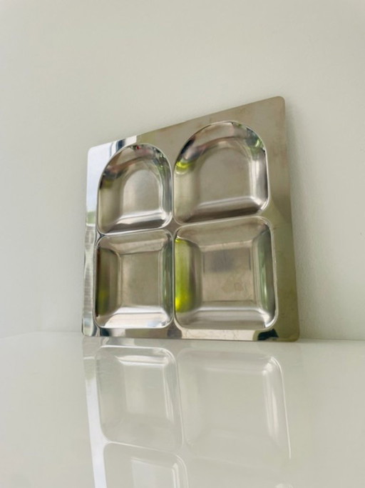 Stainless steel bowl with compartments – space age minimalism