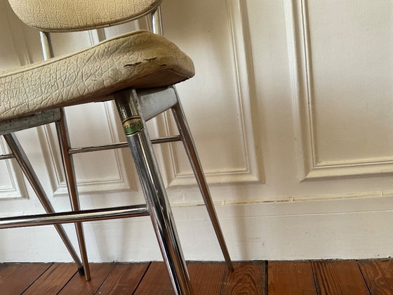 Image 1 of Een paar vintage stoelen uit de jaren 50 - gestempeld - verchroomd staal en gepatineerd kunstleer.