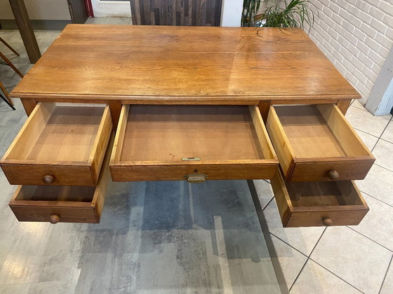 Image 1 of Scrivania a 5 cassetti in legno massello di rovere, 150x85cm, circa 1950