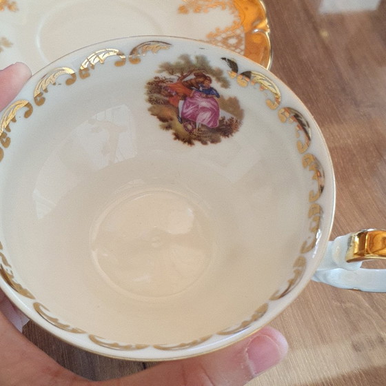 Tasse et soucoupe en porcelaine dorée – décor romantique – Accessoires de table (photo 3 of 5)