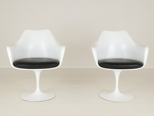 Sillones Tulip de Eero Saarinen, década de 1960