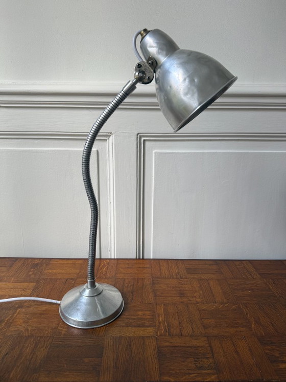 Image 1 of Vintage industriële bureaulamp uit de jaren 50 van aluminium met verstelbare arm.
