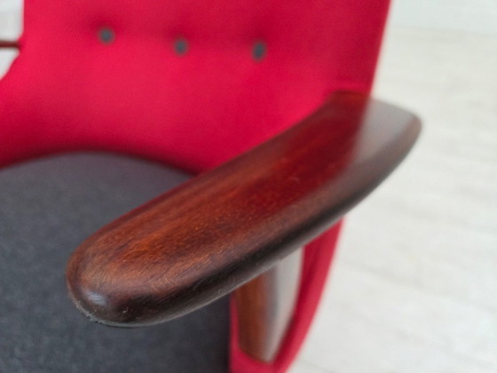 Image 1 of Fauteuil de conception danoise des années 1960, retapissé en laine d'ameublement.